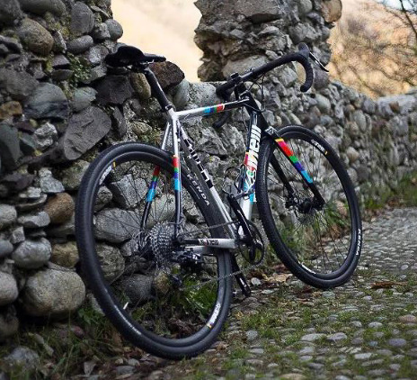  史低价！意大利顶级品牌 Cinelli Zydeco Gravel彩虹架全能自行车 1393.03加元，原价 2614.99加元，包邮