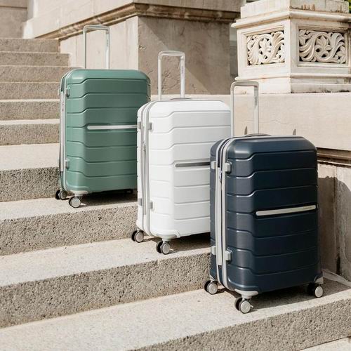  Samsonite Freeform 随身拉杆行李箱 199.99加元起（3色），原价 299加元，包邮