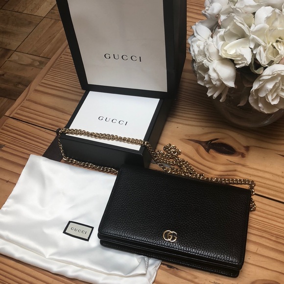  GUCCI Marmont 小号链条包 970加元，官网价 1140加元