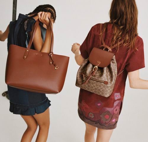 Coach官网精选美包、秋冬外套、鞋靴4折起+满送价值60加元卡包，入托特包、Rambler、Parker、Hutton、Troupe系列手袋！