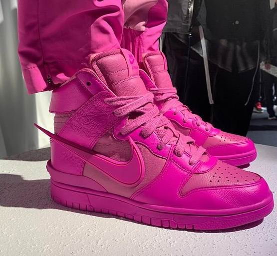  新色发售：AMBUSH x Nike Dunk High联名 粉紫配色 运动鞋 235加元  东部时间2月17日早上6点开抢