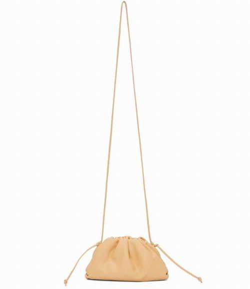  Bottega Veneta迷你云朵包 1382加元，原价 1920加元，包邮