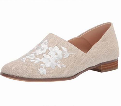  Clarks女士刺绣休闲鞋 38.34加起，原价 110加元，包邮