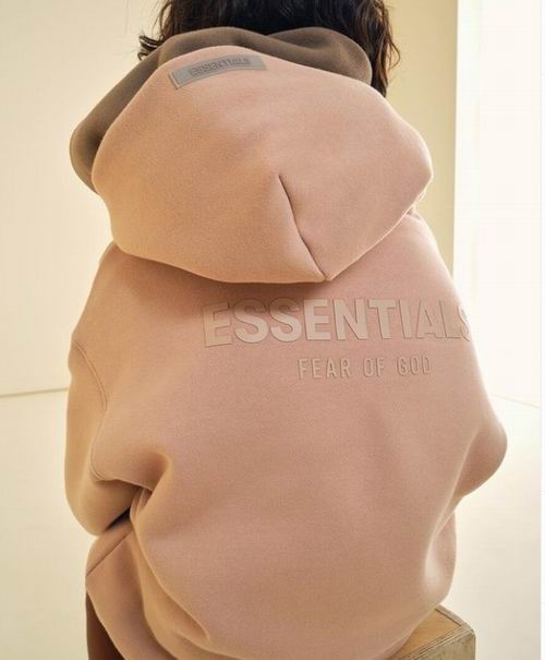  SSENSE儿童潮牌服饰：Moschino泰迪熊T恤135加元、Essentials 长袖T恤 50加元、Acne Studios儿童运动衫 160加元