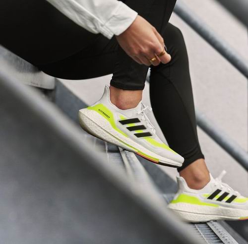  史上最强跑鞋！adidas Ultraboost 系列运动鞋 7.5折起+额外6折，折后低至100加元