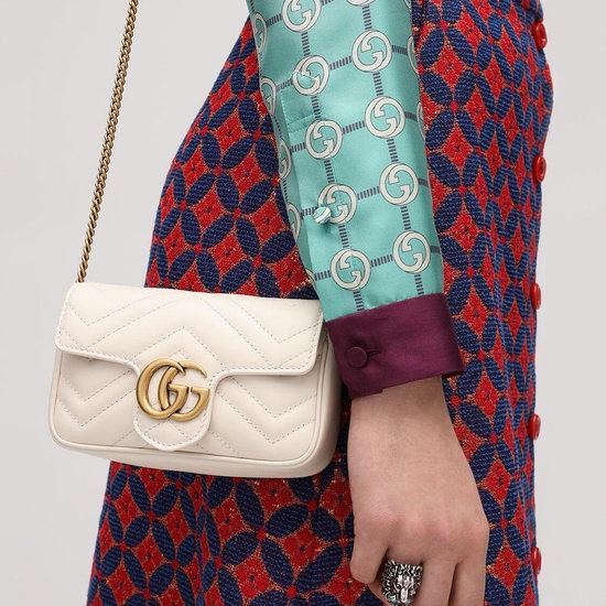  Gucci 古驰双G腰带、链条包、锁扣包、酒神包、乐福鞋、小白鞋、连裤袜等定价优势，低至4.4折！