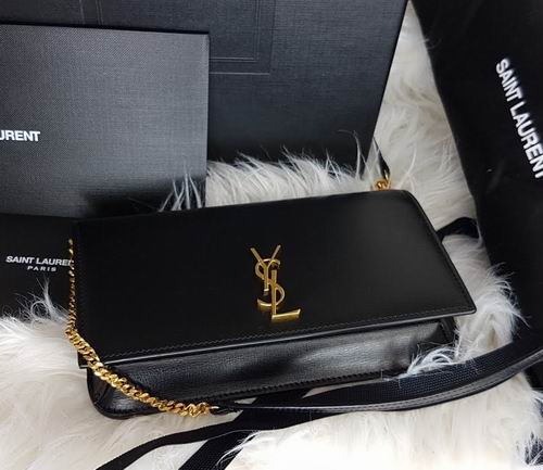  SAINT LAURENT Monogramme 小巧精致 手机包 860加元