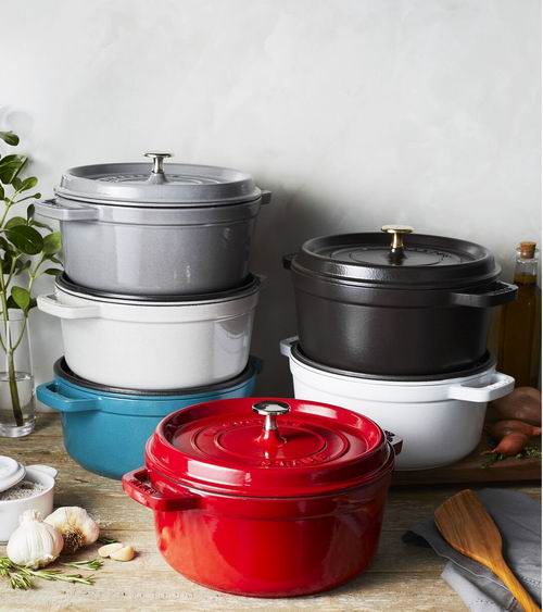  Staub 3.8升圆形珐琅铸铁锅 199.99加元（原价 399.99加元）+包邮！