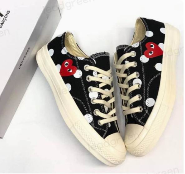  Comme Des Garçons Play女士Chuck 70 波点心形板鞋 150加元（原价 200加元，5码）