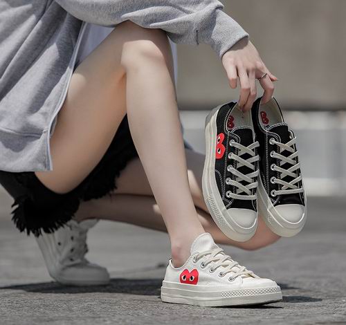  Comme des Garçons Play 与 Converse合作限量款 男士心形板鞋 150加元（原价 200加元）