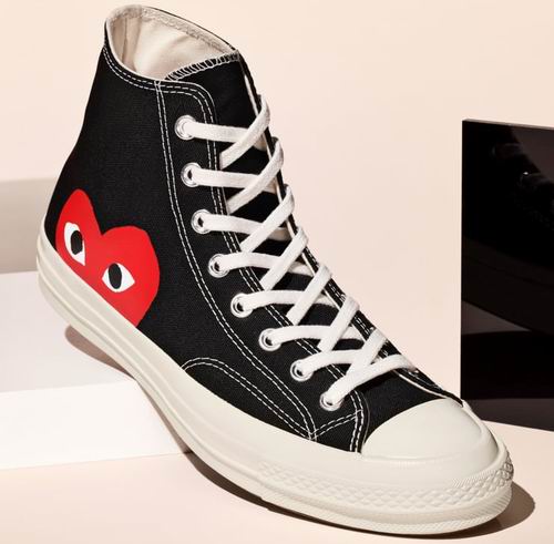  Comme Des Garçons Play × Convers男士限量版半心高帮板鞋 150加元（原价200加元，7/8/9码）