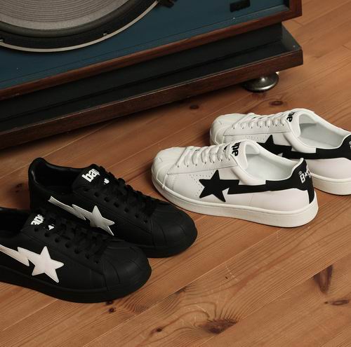  视觉效果十分出众！ BAPE Skull Sta黑白拼色低帮运动鞋 314.5加元（原价 370加元），2款可选！