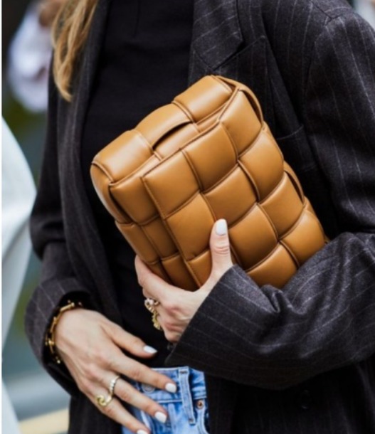 Bottega Veneta  Padded Cassette小号编织单肩包 2960加元（官网原价 4200加元）
