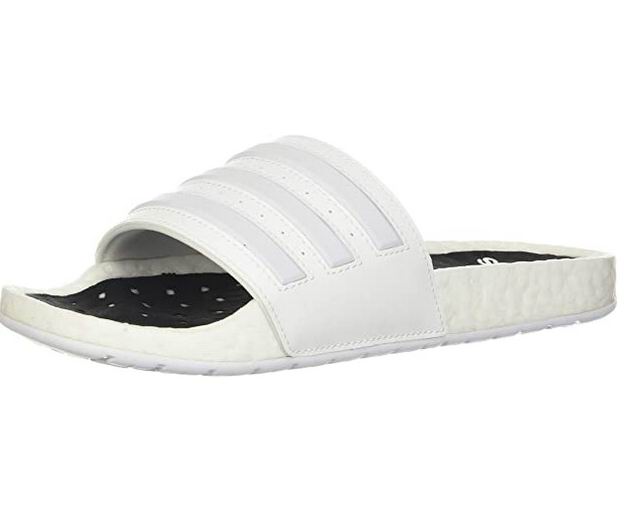  adidas Adilette Boost男女均可 三条杠凉拖 33.95-39.39加元，原价 80加元，包邮
