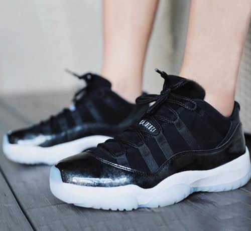  Air Jordan 11 Low 72-10大魔王低帮运动鞋 245加元