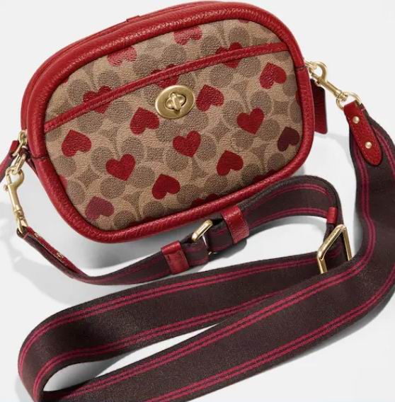  Coach 情人节爱心系列水桶包、相机包、斜挎包、钱包6折 206.5加元起