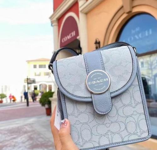  Coach  North/South Lonnie提花斜挎包 129加元（原价 278加元）！3色可选！