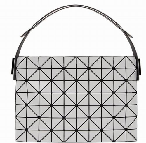  BAO BAO ISSEY MIYAKE Lucent 几何腋下包 542加元（原价 860加元）