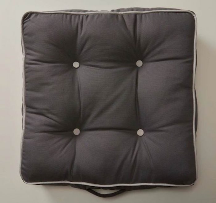  网红品牌！OUI 簇绒休闲地板枕头 55.5加元（原价 79.5加元）