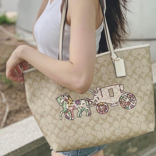  Coach City 好看又实用 经典老花马车托特包3.9折 169加元包邮！