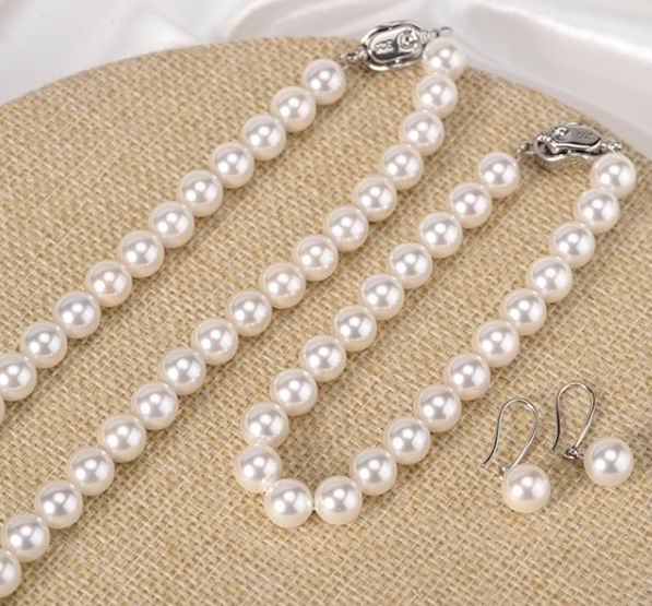  AOOVOO 女式8毫米珍珠项链+耳环+手链3件套 24.98加元（原价 41.99加元）
