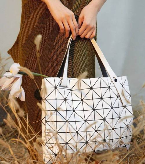  Bao Bao Issey Miyake 三宅一生手袋 5.1折起！托特包低至 385加元