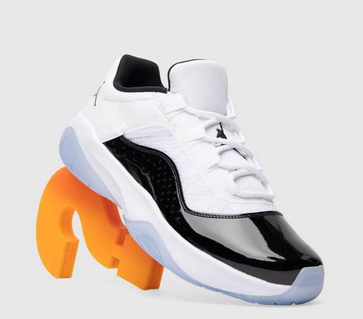  Jordan 11 CMFT  Low 男式运动鞋 99-102加元（原价 165加元）！2色可选！