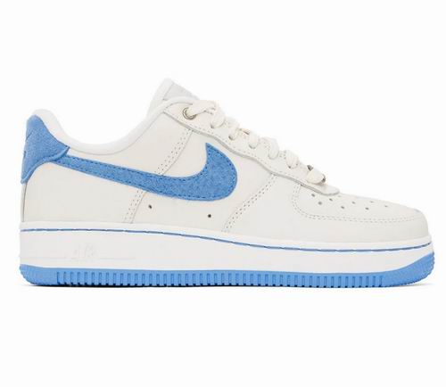  Nike 女式 Air Force 1 LXX天蓝小白鞋 153加元（原价 180加元）+包邮！