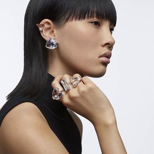  Swarovski Mesmera单水晶耳环夹 39加元（原价 73.59加元）