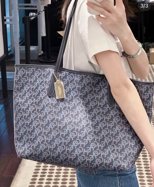  Coach 奥莱City Monogram老花托特包 122.5加元（原价 490加元）！5色可选！