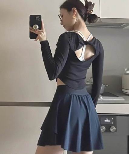  Lululemon Modal Silk Twist Back法式风情 瑜伽露背长袖上衣 54加元（原价 78加元）！多色可选！