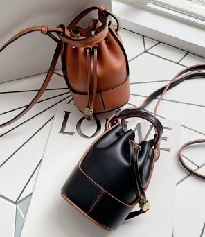  疗愈又可爱！LOEWE Balloon Nano 迷你气球水桶包 891.75加元（原价 1700加元）！2色可选！