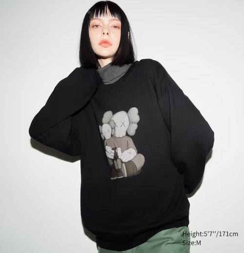  KAWS UT 联名成人儿童T恤、套头衫 19.99加元起