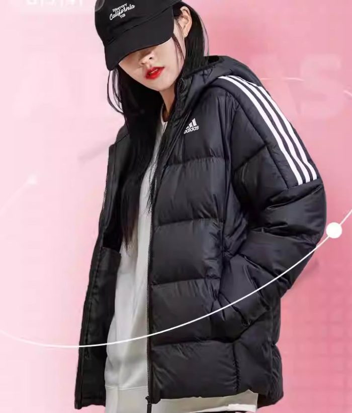  adidas女式量轻羽绒服 136.45加元（原价 200加元）