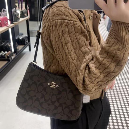  Coach Outlet 春季系列手袋、背包等全场3折！低至69加元+包邮！入封面Penelope单肩包$129！