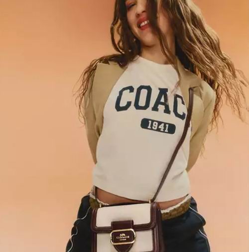 Coach Morgan Square 小方包 159.2加元（原价 490加元）