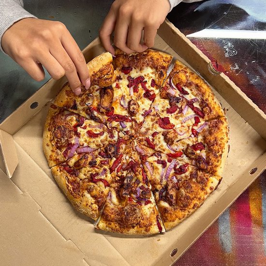 Pizza Hut 必胜客 购中号或大号披萨，第二件仅需$1！