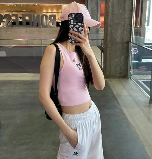  Adidas x Hello Kitty 三丽鸥联名 俏皮可爱服饰9折起+额外7折！入小背心$35！