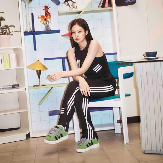  白菜价！adidas官网大促，精选运动鞋、服饰等2.5折起！三叶草T恤$14、运动鞋$29！