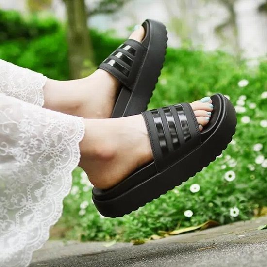  adidas Adilette 三条杠 厚底增高 男女同款凉拖鞋4折 28加元！