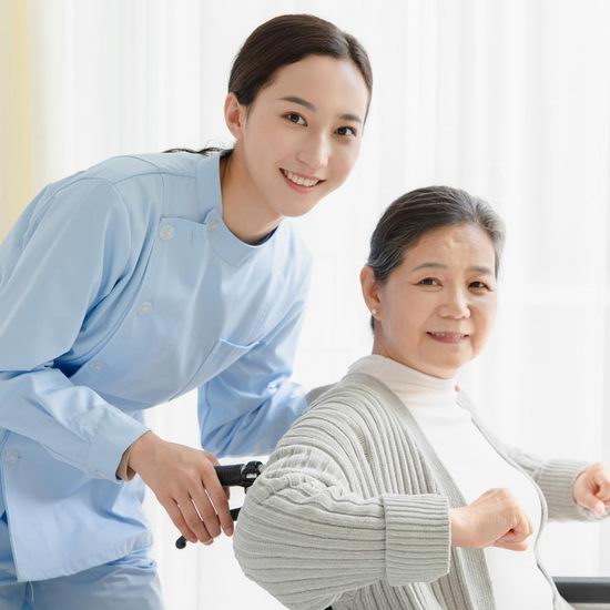  移民部今秋推新项目：门槛大降！保姆入境加拿大，立即获得永居身份！