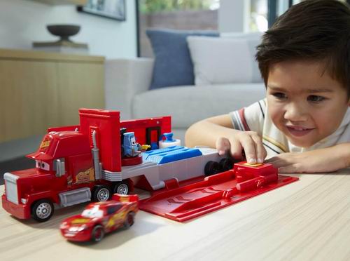  史低价！Mattel Disney and Pixar Cars 变形二合一卡车玩具套装 19.97加元（原价 32.99加元）