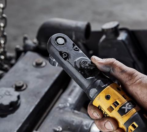  史低价！DEWALT 20V MAX XR 3/8-1/2英尺 棘轮扳手 221.62加元（原价 319加元）