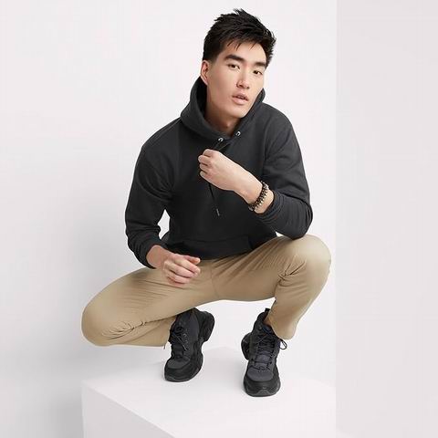  Hanes 男式抓绒连帽衫 18.04加元（原价 25.85加元）