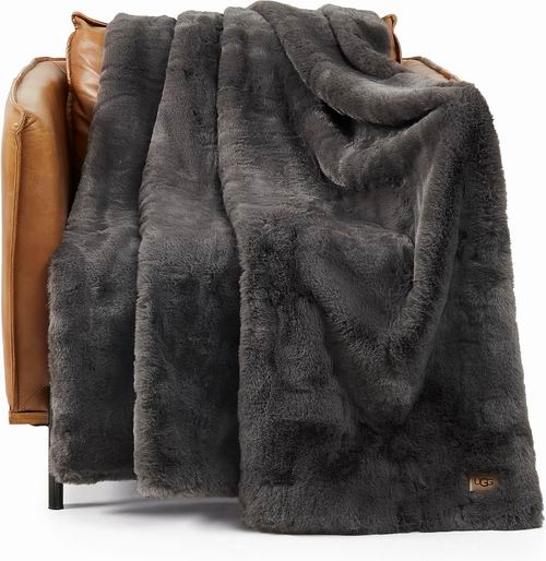 史低！UGG  Euphoria  豪华人造毛皮 超柔软毛茸茸双面毛毯5.8折 104.82加元（nordstrom原价 180.76加元 ）！多色可选