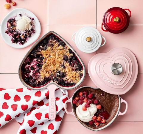  厨房中的爱马仕！LE CREUSET 珐琅心形铸铁锅、餐具 6折起！心形煎锅 209加元、心形小模子2件套 39加元