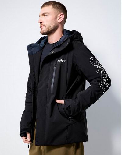 Simons折扣区5折起!Nike T恤.95、北面抓绒套头衫.95、PRL羊绒毛衣9.95、On运动鞋9.95