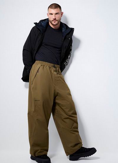 Simons折扣区5折起!Nike T恤.95、北面抓绒套头衫.95、PRL羊绒毛衣9.95、On运动鞋9.95