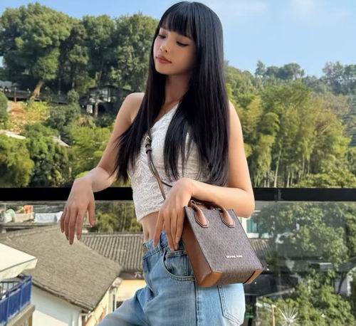 MICHAEL KORS Mercer 老花小号下方包 99加元（原价 428加元）！3色可选
