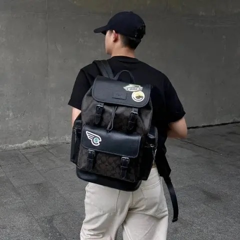 Coach 奥莱Sprint 帆布拼贴双肩包 429加元（原价 970加元）